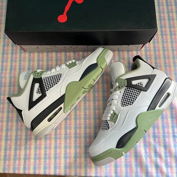 Nike Air Jordan 4 Retro Seafoam Oil Green - Picture 2 of 6